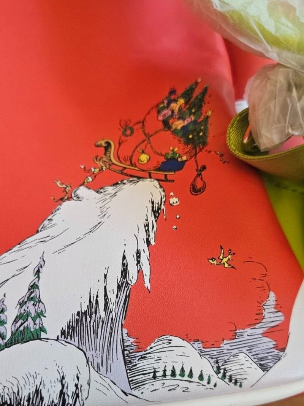 Loungefly DR Seuss Grinch LENTICULAR Heart MINI Backpack Brand New - Picture 3 of 15